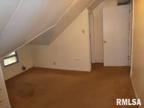 211 E Maple St, Gillespie, IL 62033 photo 24