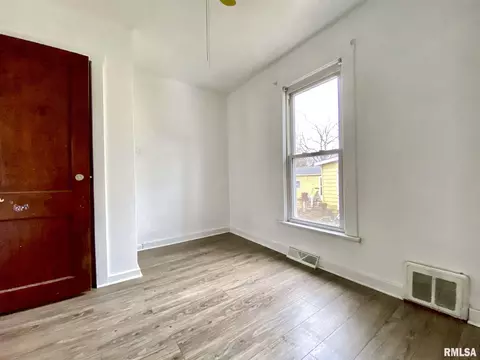 1044 N Indiana St, Springfield, IL 62702 photo 7
