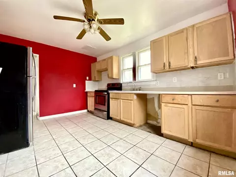 1044 N Indiana St, Springfield, IL 62702 photo 5