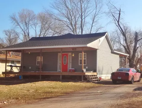 417 N Spring St, Mount Pulaski, IL 62548 photo 1