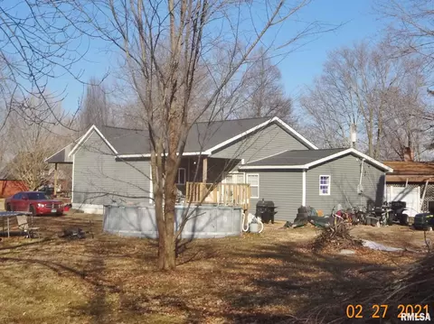 417 N Spring St, Mount Pulaski, IL 62548 photo 2