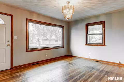 1921 Greentree Rd, Springfield, IL 62703 photo 2