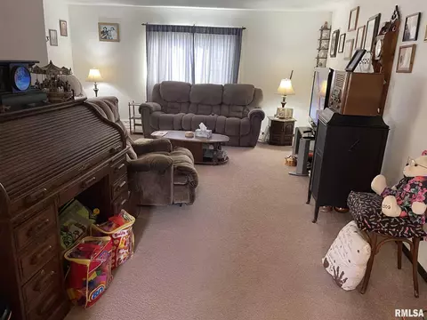 2433 E Ardmore Ave, Springfield, IL 62702 photo 4