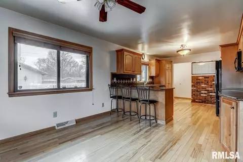 49 Bel Aire Dr, Springfield, IL 62703 photo 4