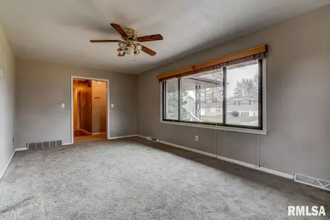 49 Bel Aire Dr, Springfield, IL 62703 photo 2