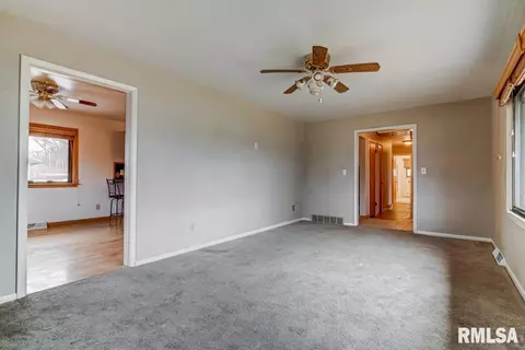49 Bel Aire Dr, Springfield, IL 62703 photo 3