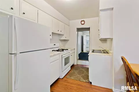 1042 N 1st St, Springfield, IL 62702 photo 5