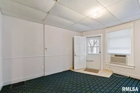 1042 N 1st St, Springfield, IL 62702 photo 3