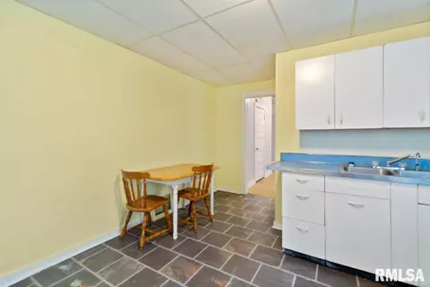 1042 N 1st St, Springfield, IL 62702 photo 11