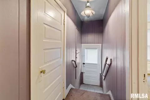 1042 N 1st St, Springfield, IL 62702 photo 8