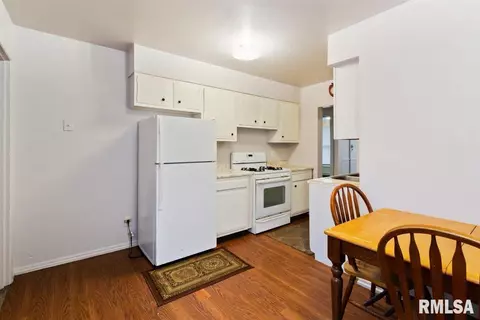 1042 N 1st St, Springfield, IL 62702 photo 4