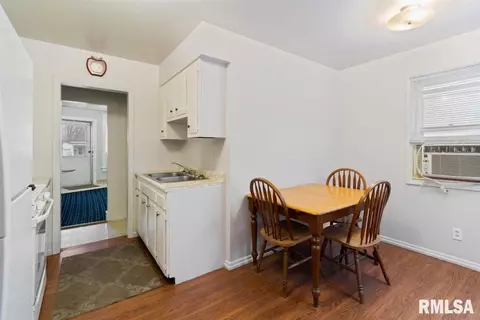 1042 N 1st St, Springfield, IL 62702 photo 6
