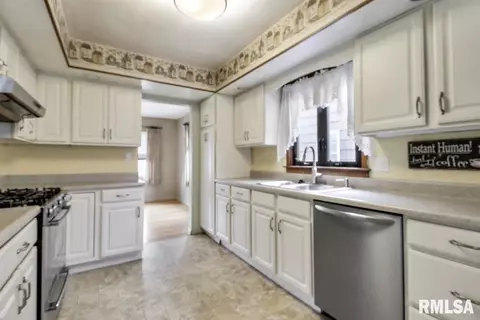 1813 Black Ave, Springfield, IL 62702 photo 6