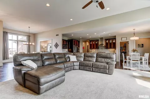 3604 Crystal Spring Dr, Springfield, IL 62711 photo 4