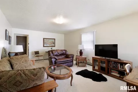 2318 S 14th St, Springfield, IL 62703 photo 2