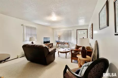 2318 S 14th St, Springfield, IL 62703 photo 3