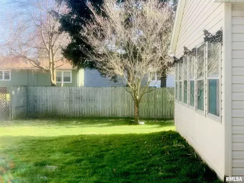 2912 Sandgate Rd, Springfield, IL 62702 photo 4