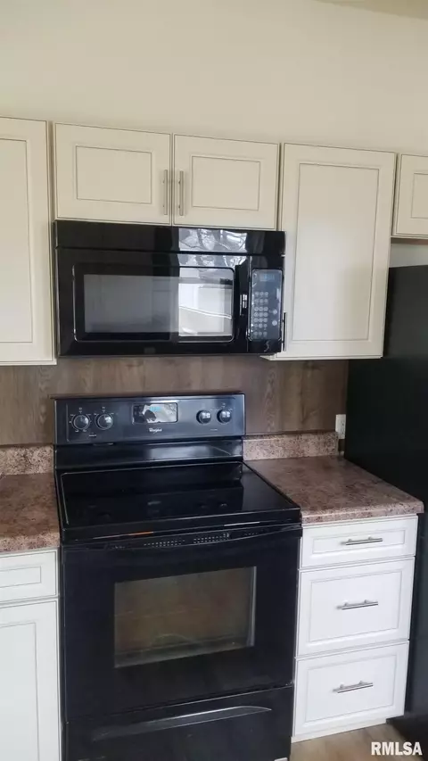 2226 S 10th St, Springfield, IL 62703 photo 5