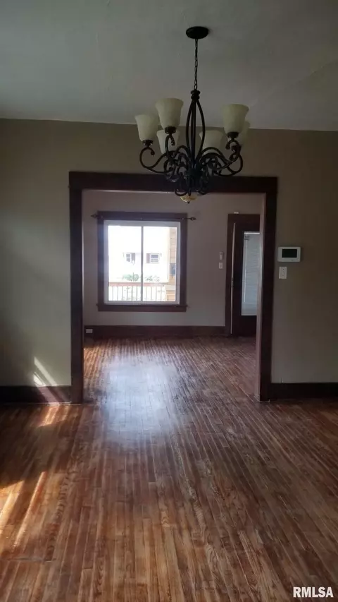 2226 S 10th St, Springfield, IL 62703 photo 2