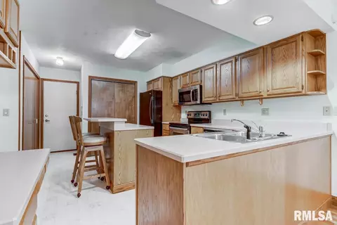 2206 Pond Mill Ct, Springfield, IL 62704 photo 9