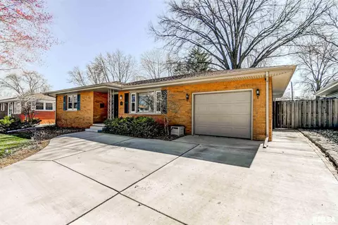 2408 Tamaroa Trl, Springfield, IL 62702 photo 4