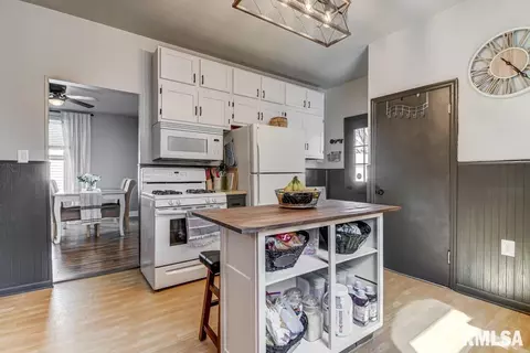 1214 N Bond St, Springfield, IL 62702 photo 8