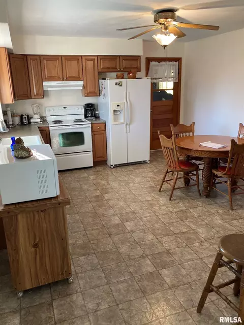 320 E Jefferson St, Winchester, IL 62694 photo 7