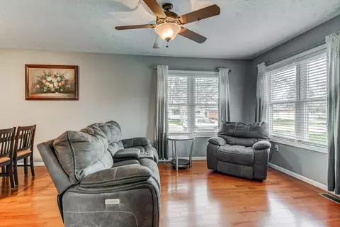 2230 Enterprise St, Springfield, IL 62702 photo 9