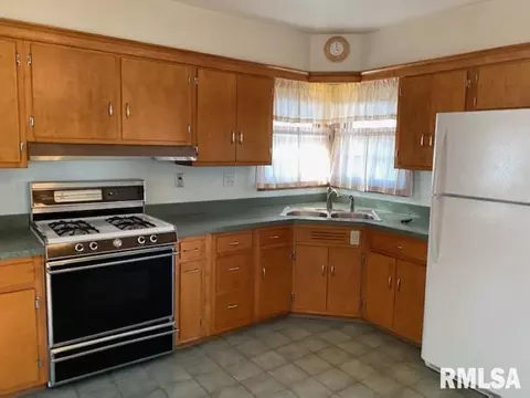 1819 Pickett St, Springfield, IL 62703 photo 9