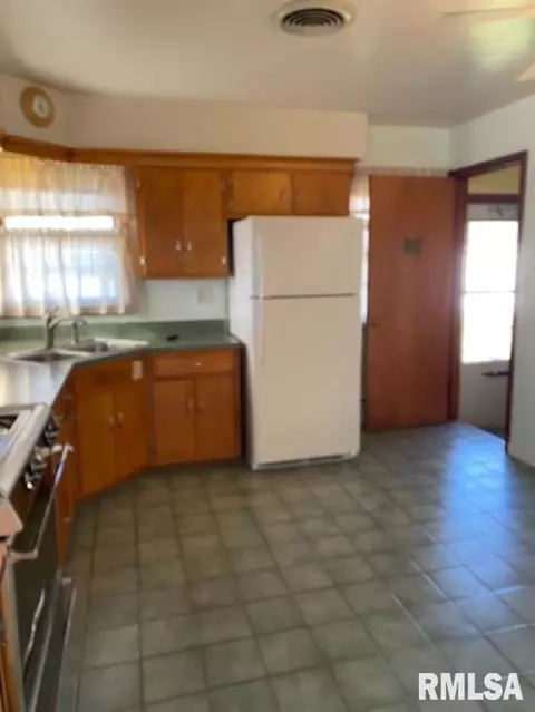 1819 Pickett St, Springfield, IL 62703 photo 8