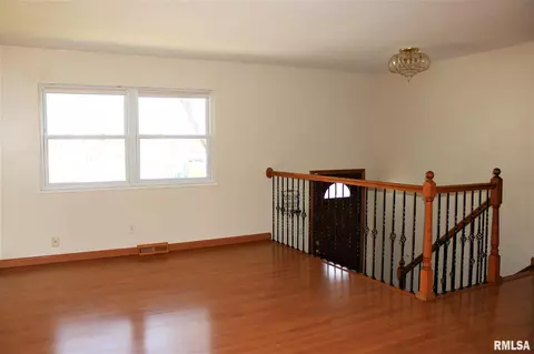 2628 Griffiths Ave, Springfield, IL 62702 photo 3