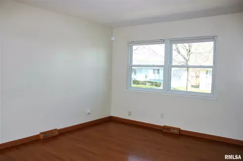2628 Griffiths Ave, Springfield, IL 62702 photo 4