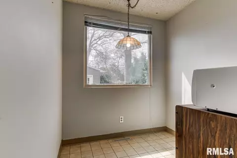 712 W Vine St, Springfield, IL 62704 photo 11