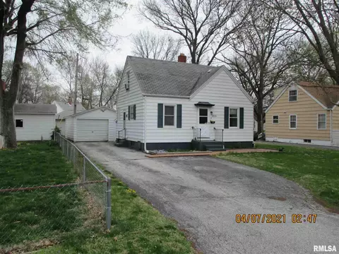 2031 E Buchanan St, Springfield, IL 62703 photo 2