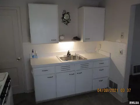 2031 E Buchanan St, Springfield, IL 62703 photo 8