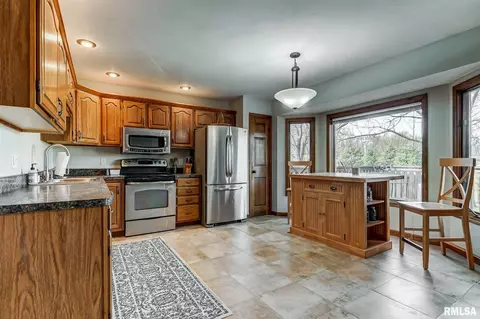 1205 Wakefield Dr, Springfield, IL 62704 photo 6