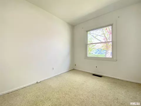 1501 Fairfield Dr, Springfield, IL 62702 photo 8