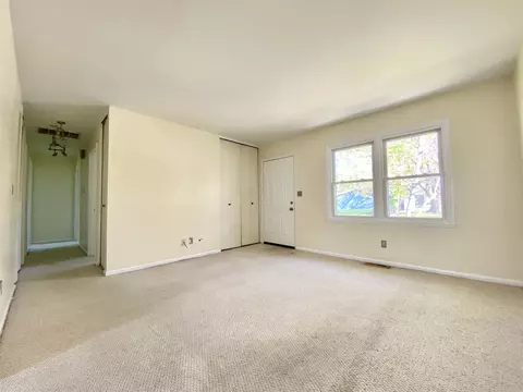 1501 Fairfield Dr, Springfield, IL 62702 photo 5