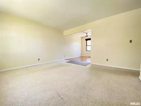 1501 Fairfield Dr, Springfield, IL 62702 photo 4