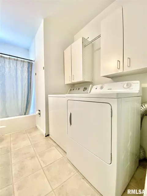 1501 Fairfield Dr, Springfield, IL 62702 photo 9