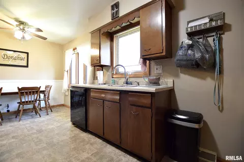 2324 E Sangamon Ave, Springfield, IL 62702 photo 9