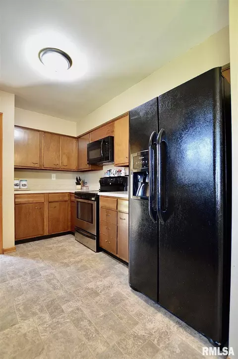 2324 E Sangamon Ave, Springfield, IL 62702 photo 8