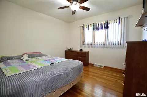 2324 E Sangamon Ave, Springfield, IL 62702 photo 10