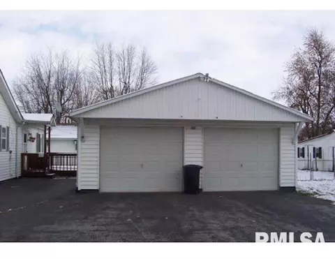 500 E Pine St, Gillespie, IL 62033 photo 2