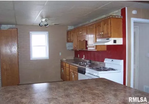 500 E Pine St, Gillespie, IL 62033 photo 3