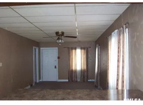 500 E Pine St, Gillespie, IL 62033 photo 4