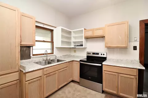 1207 N Hill St, Springfield, IL 62702 photo 6