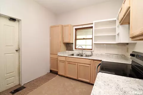 1207 N Hill St, Springfield, IL 62702 photo 7