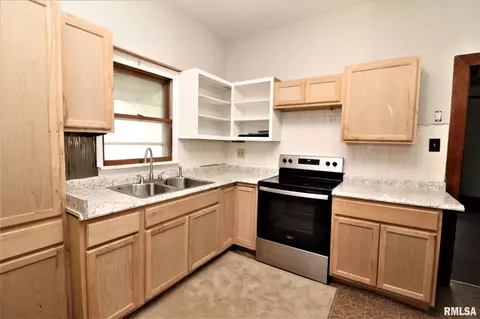 1207 N Hill St, Springfield, IL 62702 photo 8