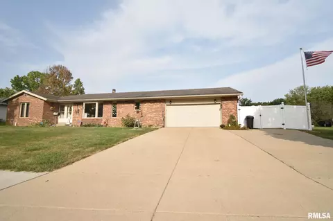 2725 Arrowhead Dr, Springfield, IL 62702 photo 1